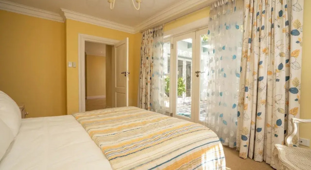 Коттедж Charming Langebaan Holiday Home With Panoramic Views