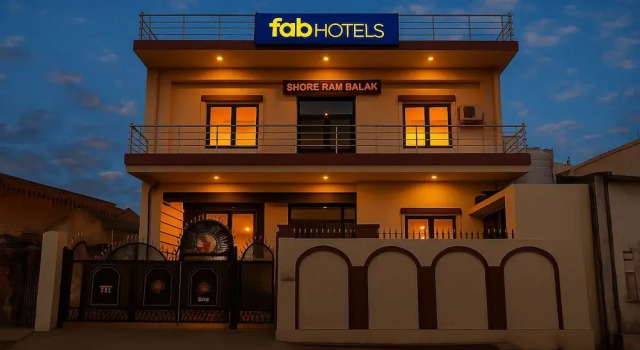 Fabhotel Awadh Inn - 600m from Ram mandir, Забронировать Отель Отели Айодхья 3 звезды, рядом с Babri Masjid, 3*