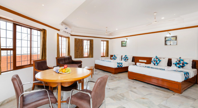 Двухместный семейный люкс Royal с видом на город HOTEL GALAXY SURAT