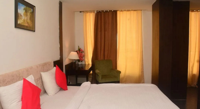 Hotel Shubh Sai, Забронировать Отель Отели штата Махараштры с бассейном, Бассейн