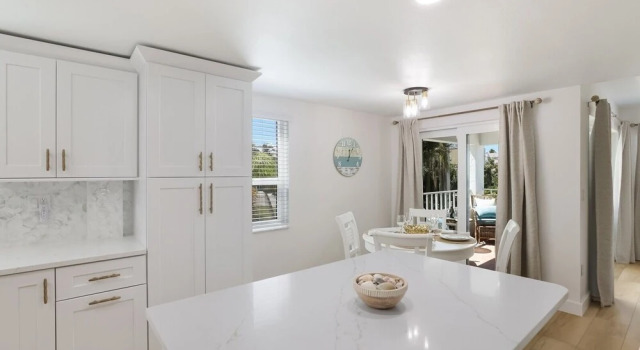 Hidden Pearl 2 Bedroom Home by RedAwning