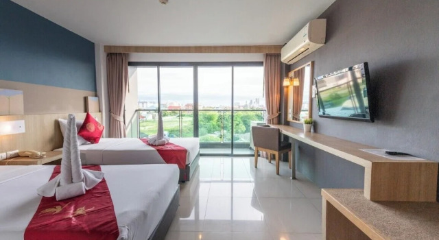 Трёхместный номер Superior с балконом Arawana Regency South Pattaya