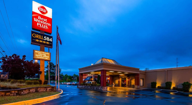 Двухместный номер Standard с видом на бассейн Best Western Plus Burlington