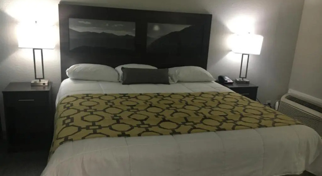 Четырёхместный номер Standard Baymont by Wyndham Cookeville