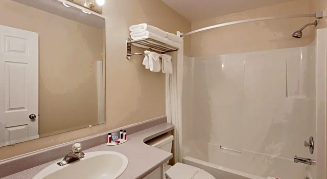 Шестиместный семейный номер Standard Sage Inn Merritt BC