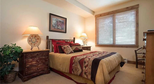 2206 Timberline Lodge, Trappeur's Crossing Apartment 2, Забронировать Апартаменты/квартира Отели Стимбот-Спрингса с парковкой, рядом с Preview Ski Lift, Парковка