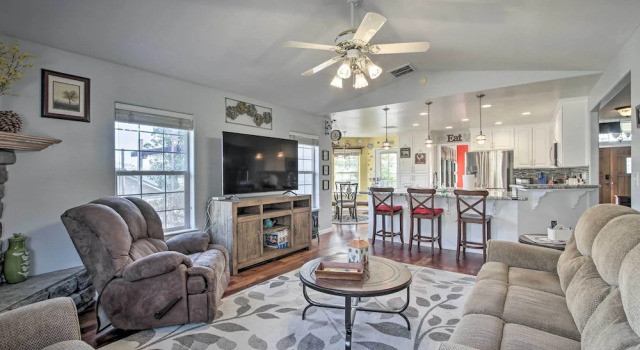 Коттедж Welcoming Tehachapi Home w/ Deck & Grill!