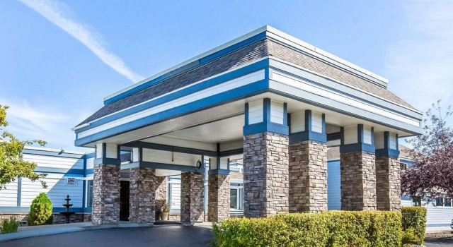 Номер Business Quality Inn Homestead Park