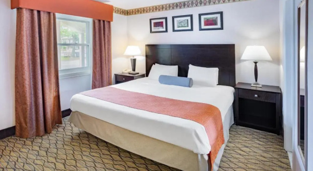 Номер Standard Howard Johnson by Wyndham Lenox