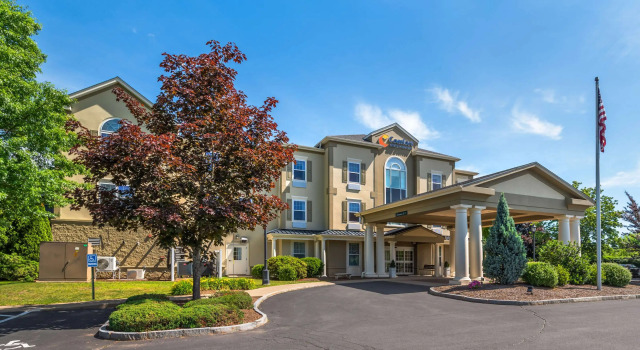 Holiday Inn Express Hotel & Suites Amherst-Hadley, จอง โรงแรม Amherst แมสซาชูเซตส์
