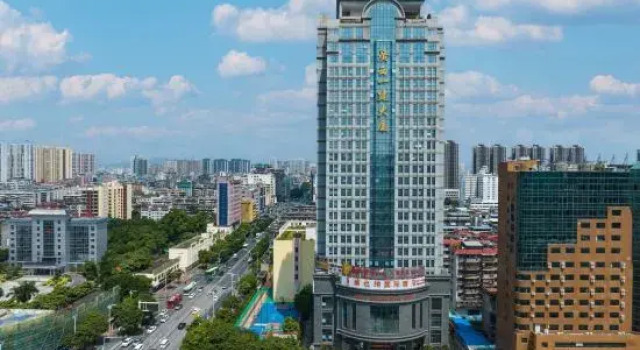 Vienna Intemational Hotel( Ming Xiu Road Subway Station), Rezerwuj Hotel Hotele w Nanning z parkingiem, Parking