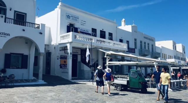 Mykonos Old Harbor Suite