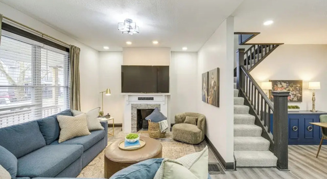 Коттедж 4 Mi to Dtwn: Modern Retreat w/ Yard in Cleveland