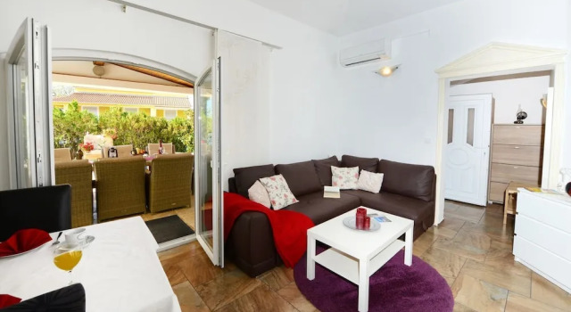 Modern Holiday Home in Buici With Swimming Pool, Забронировать Отель Буичи Poreč Riviera