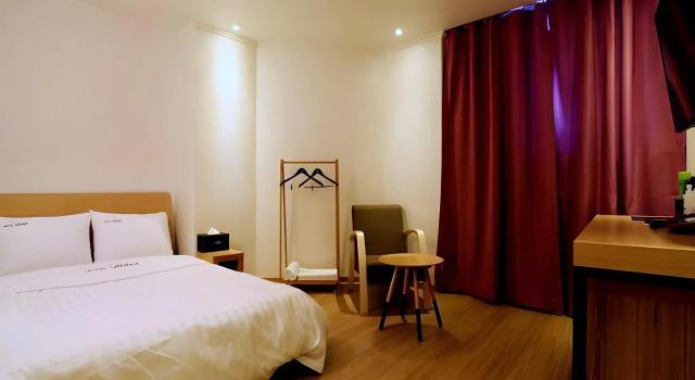Hotel violet, Забронировать Отель Коян Кёнгидо, рядом с Стадион в Кояне