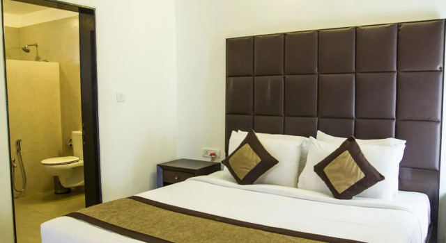 Номер Deluxe The Golden Suites & Spa, Calangute, 5 mins odd drive to the beach
