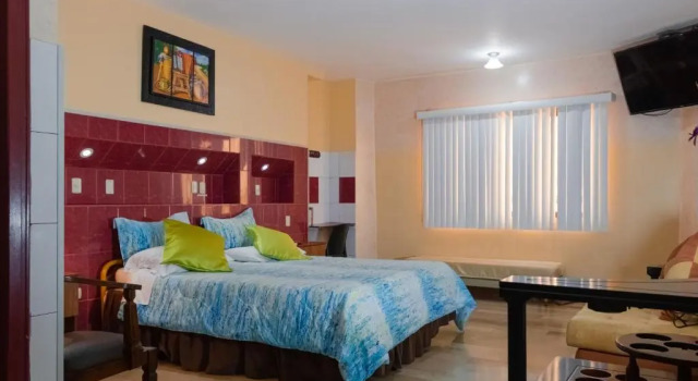 Полулюкс Deluxe Hotel Livingston Inn