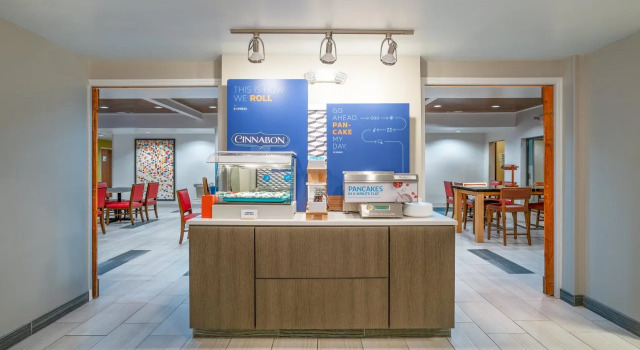 Holiday Inn Express Hotel & Suites ELKINS by IHG, Buchen Sie Hotel Elkins 