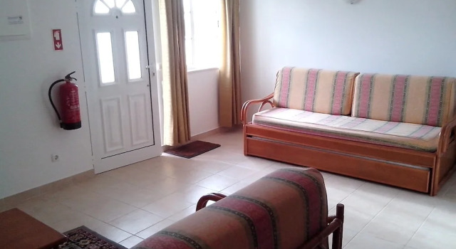1 Bed Flat - Sleeps 2 - Parking - Wifi, Rezerwuj Apartament Hotele w Algarve z parkingiem, Parking