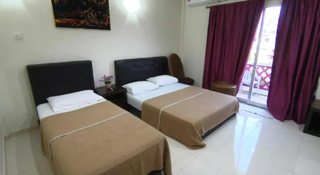 Трёхместный номер Standard с балконом Huda Inn