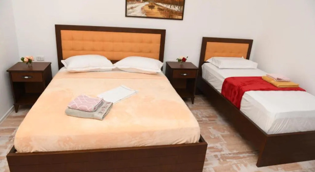 Hotel Vila C plus plus, Buchen Sie Hotel Hotels in Berat mit Parkplatz, Parkplätze