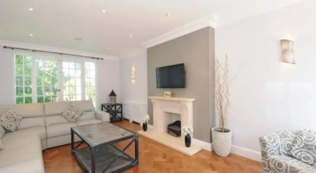 Captivating 5-bed House in Woking, 预订 酒店 沃金 萨里