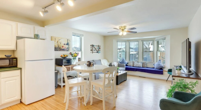 Апартаменты с 2 комнатами Cozy Delafield Apartment - Walk to Lake!
