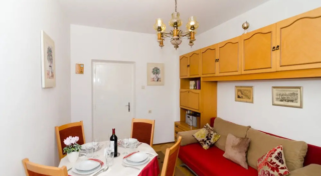 Apartment Red Orange, Забронировать Апартаменты/квартира Отели Дубровника с парковкой, рядом с Пляж Понат, Парковка