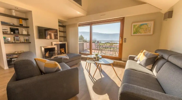 Апартаменты Veyrier - La Brune Duplex 4 vue lac exceptionnelle by LocationlacAnnecy, LLA Selections