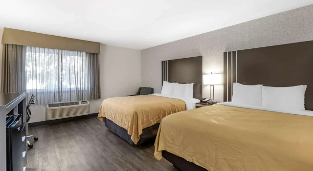 Четырёхместный номер Standard Quality Inn Burbank Airport