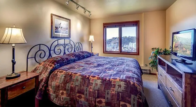 Bear Claw 410 - Bear Claw II Building, Book Hotel Hoteller i Steamboat Springs med pool, nær Thunderhead Express, Swimmingpool