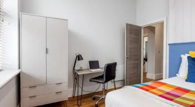 Stunning Sea Views, Family Apt; Free Parking & Gym, Забронировать Отель Отели Борнмута 4 звезды, рядом с Пирс Борнмута, 4*