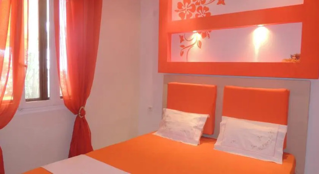 Mina's House, Book Apartment Nikiti 