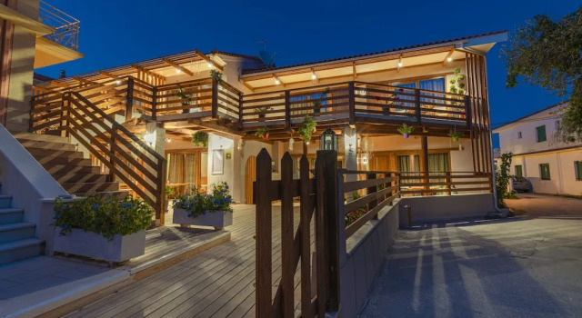 Ekati Mare Apartments