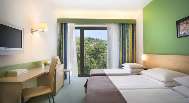 Трёхместный номер Standard с видом на парк Remisens Hotel LUCIJA