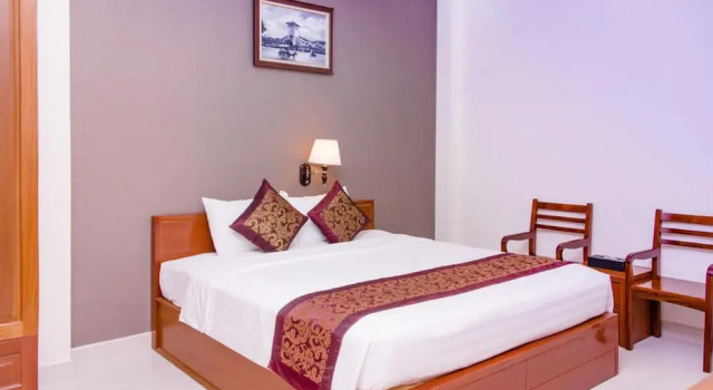 Двухместный номер Deluxe Airport Saigon Hotel - Gần ẩm thực đêm chợ Phạm Văn Hai