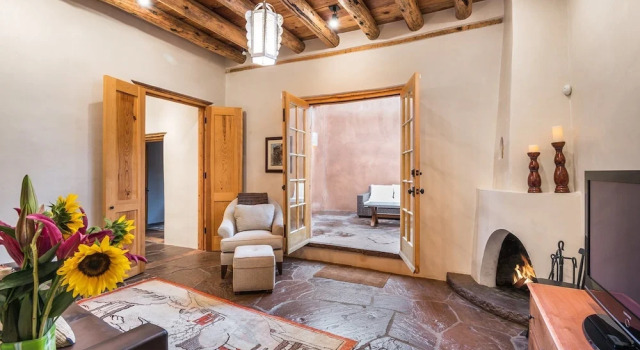 Corazon - Historic Luxury, Just Blocks to the Plaza, Excellent Outdoor Space