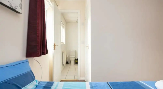 My-Places Elegant 6 Bed Town House - 68