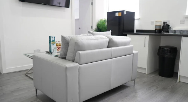 Stunning 2-bed Apartment in Birmingham, Varaa Huoneisto Asunnot kohteessa Merseyside, Huoneisto