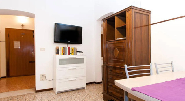 Ca' Violet Apartment, Забронировать Апартаменты/квартира Санта-Кроче Венеция, рядом с Театр Россини