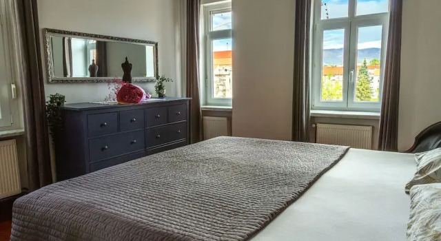 Chic Antique Dana Zagreb center view, Забронировать Отель Бизнес-отели Загреба, рядом с Zagreb Stone Gate, 4* 5*