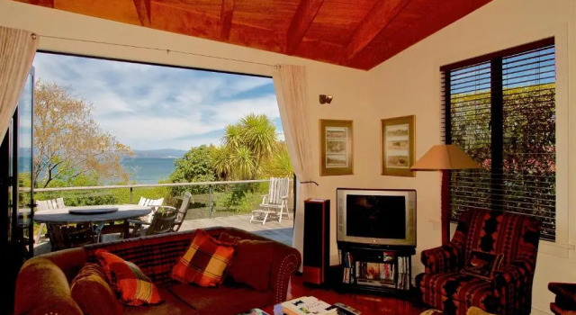 Kauawhi Lodge - Acacia Bay Holiday Home, Rezerwuj Hotel Hotele w Auckland Region z parkingiem, Parking