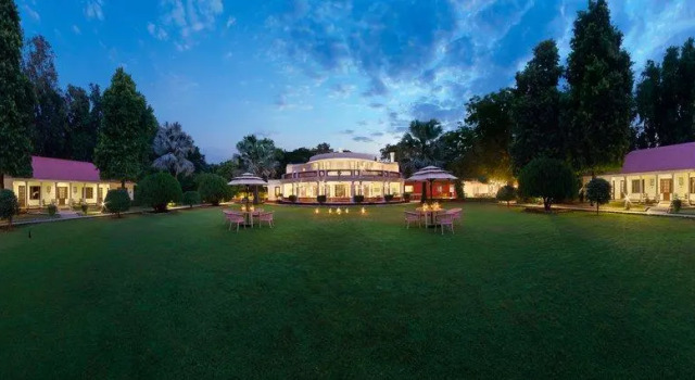 Кровать в общем номере The Maharajas Lodge, Ranthambore