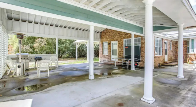 Коттедж 6 Mi to Public Beach! Myrtle Beach Home w/ Patio
