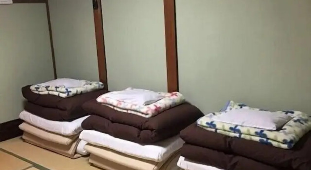 Трёхместный номер Standard с балконом Guest Inn Chita