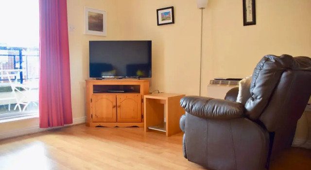 Colourful and Cosy 2 Bed in Ifsc With Balcony, Забронировать Отель Дублин Каунти Дублин, рядом с The Point Club