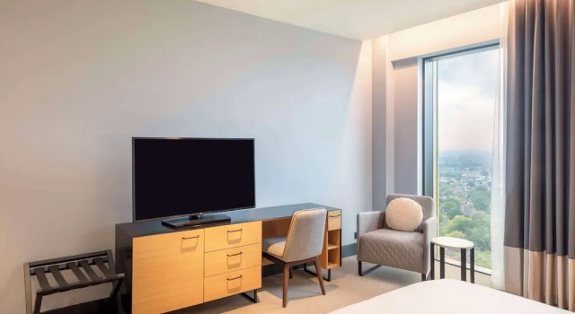 Двухместный номер для гостей с ограниченными возможностями Executive Hilton Woking