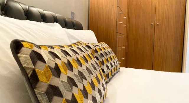 Апартаменты Superior Apartment Next to Victoria Station
