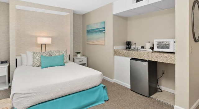 Студия Brighton Suites Hotel
