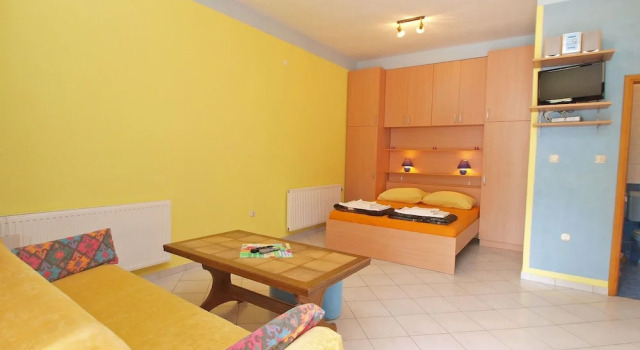 Апартаменты c 1 комнатой Apartments Denis 19